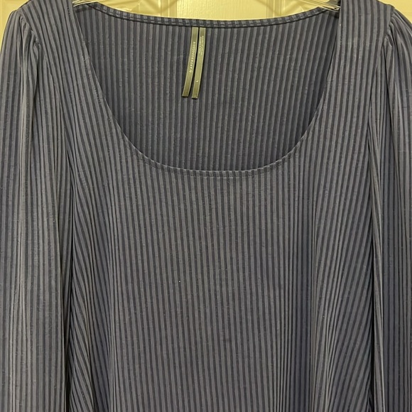 NWOT Anthropologie Long Sleep Top- Size L - Picture 2 of 8